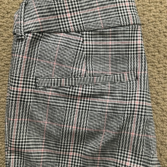 Old Navy Pixie Pants - Picture 8 of 10